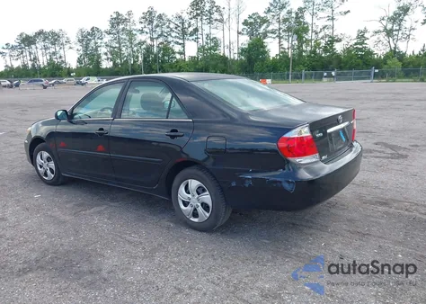 2004 Toyota Camry Std z USA, uszkodzony, nr VIN 4T1BE32K24U364411
